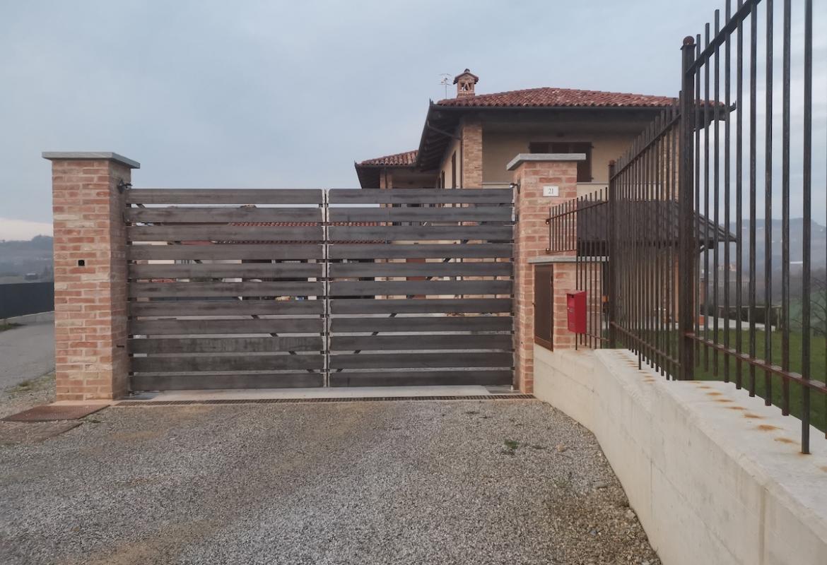 Cancello a doghe due ante grezzo