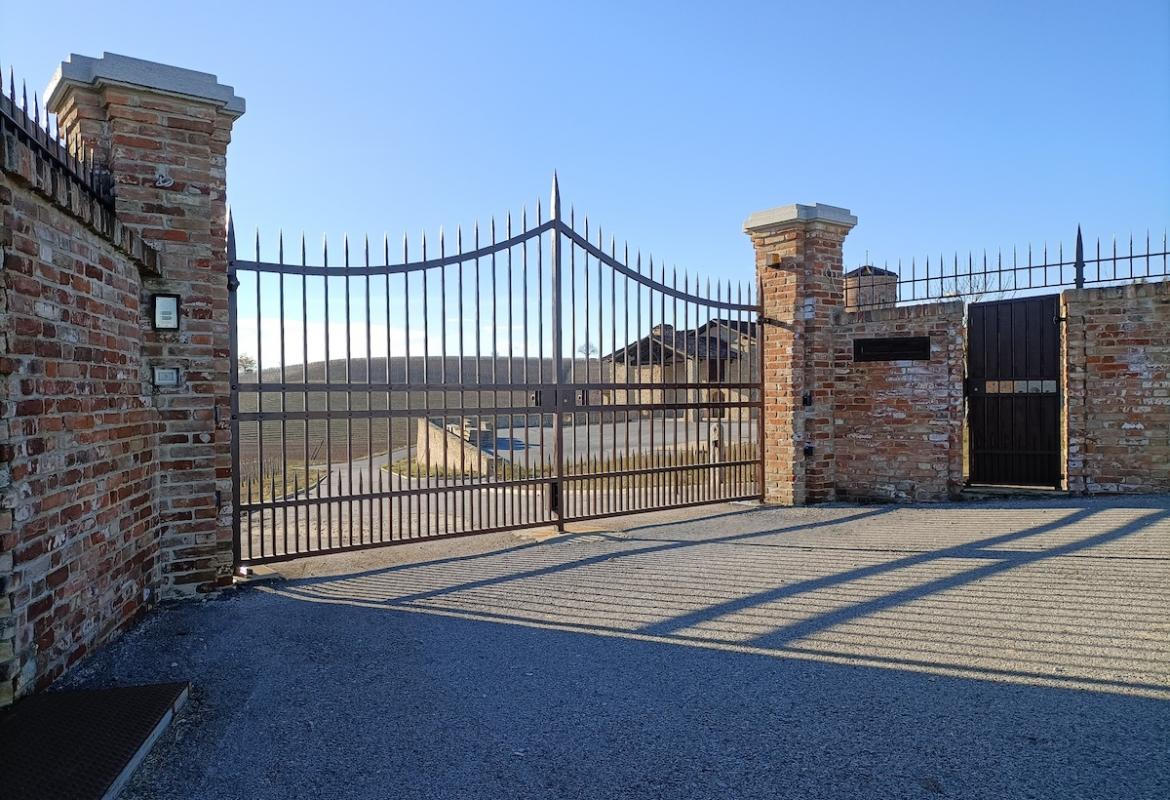 Cancello a due ante grezzo 3