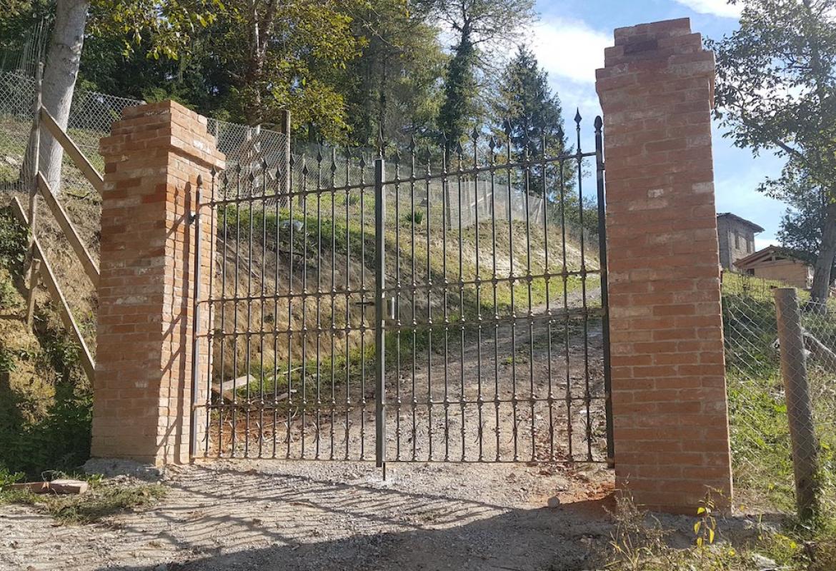 Cancello a due ante grezzo