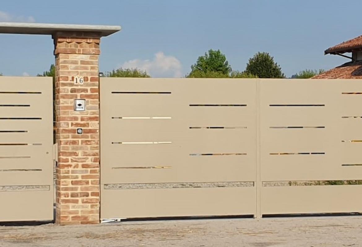 Cancello in lamiera tagliata a laser