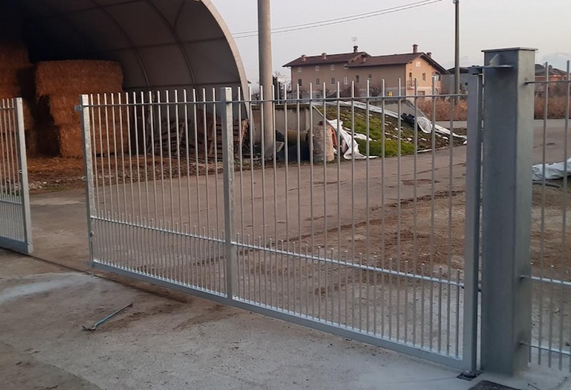 Cancello scorrevole ed anta zincato