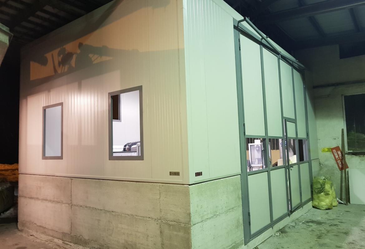 Copertura coibentata per macchinario industriale