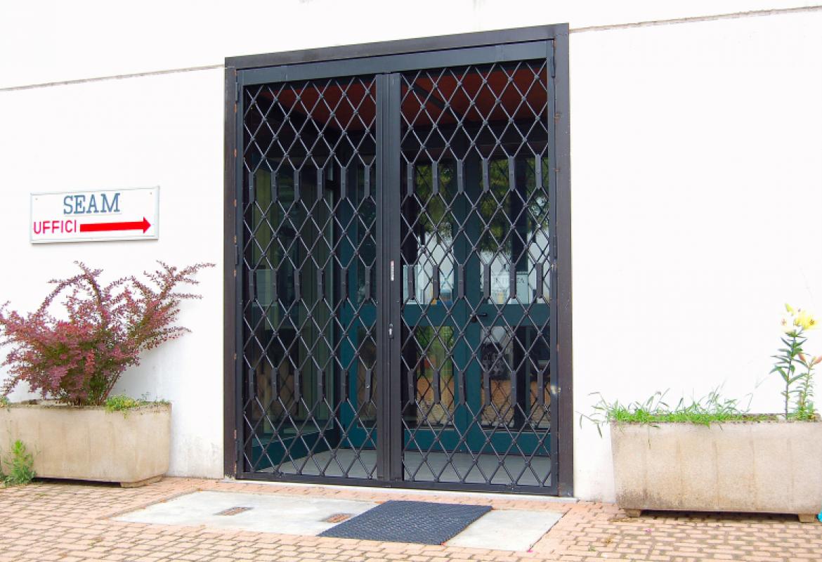 INFERIATA ESTENSIBILE PORTA A DUE ANTE