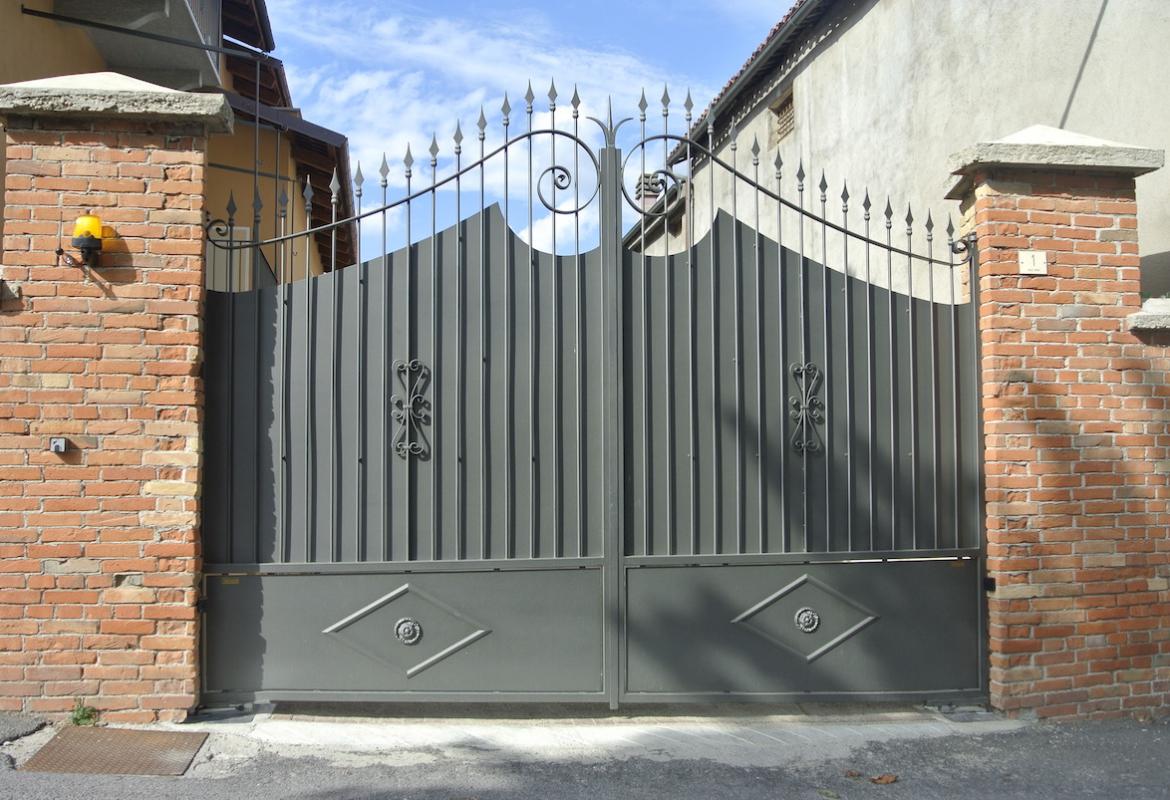 Cancello a due ante cieco