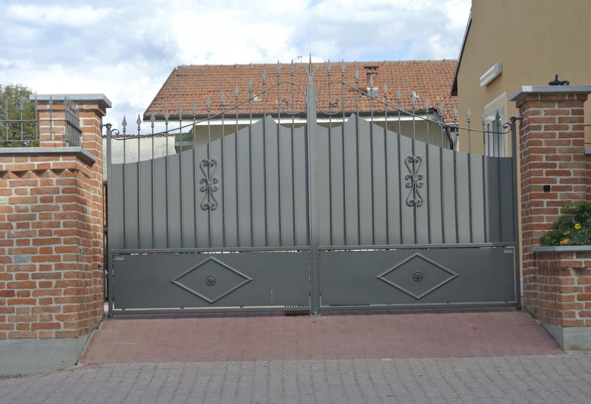 Cancello a due ante cieco