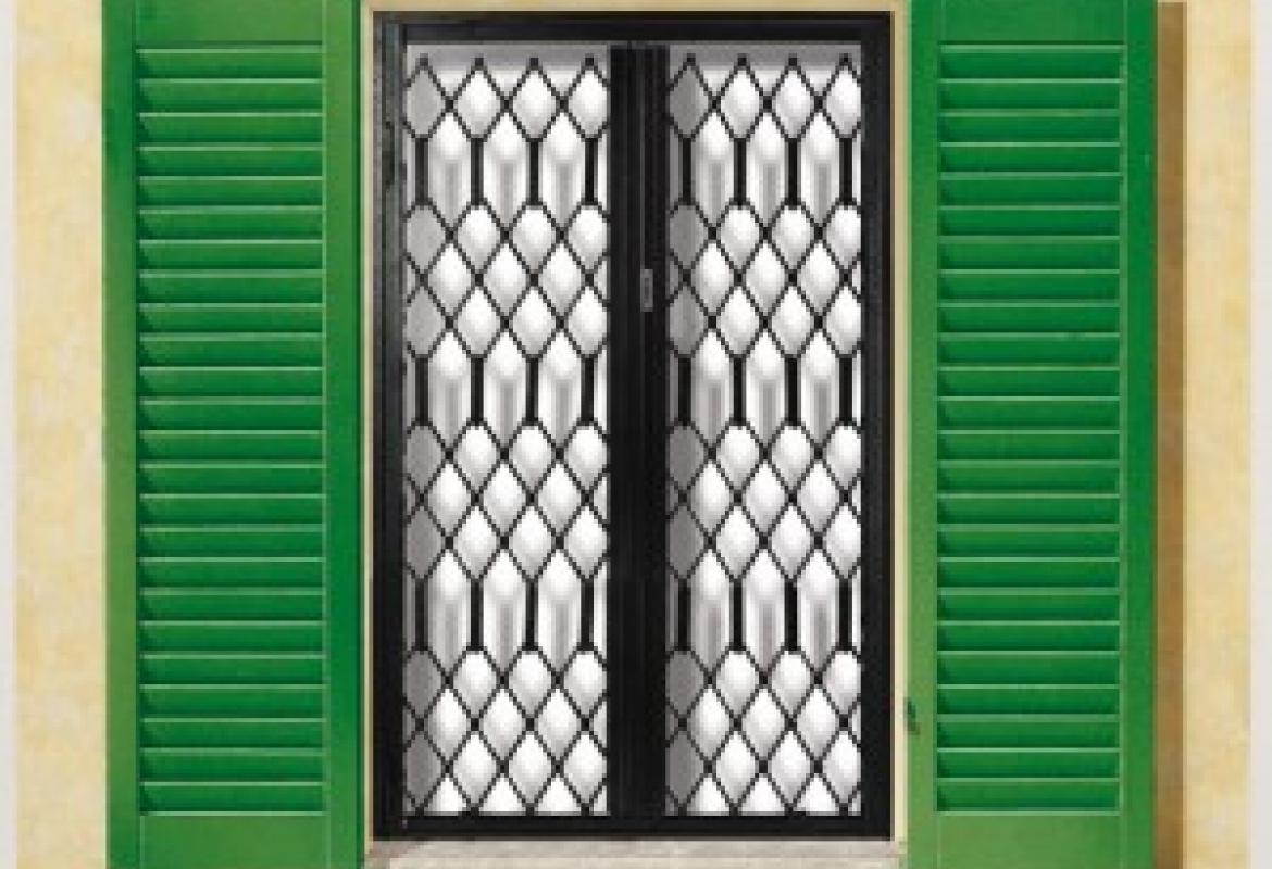 inferiata estensibile a due ante ribaltabili (2)