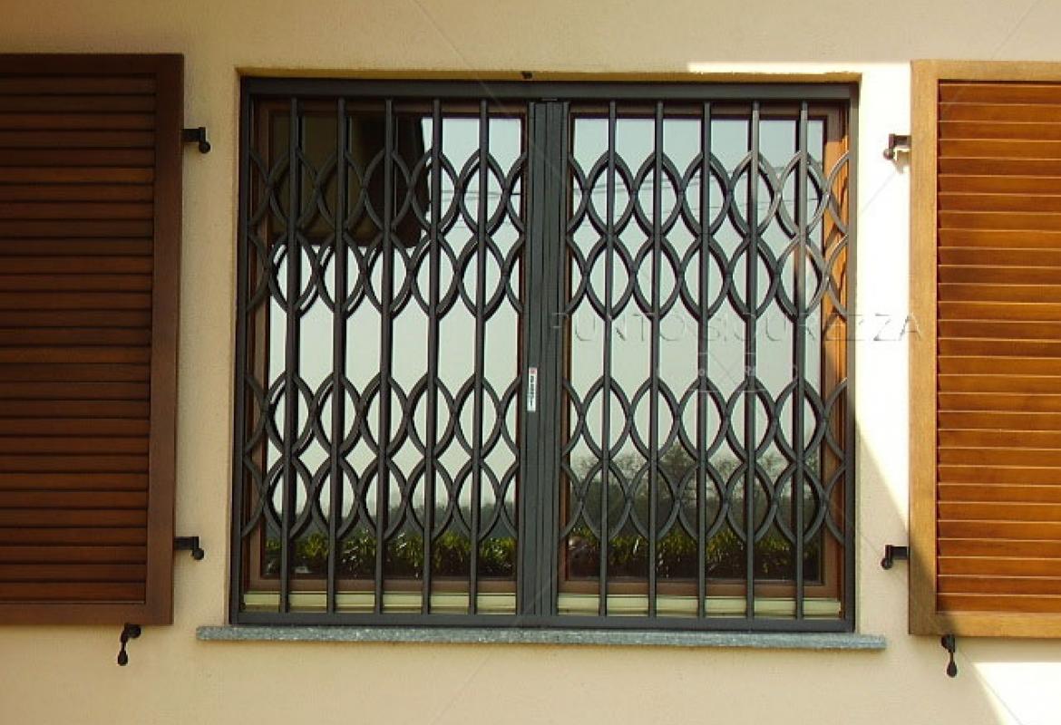 inferiata estensibile finestra a due ante