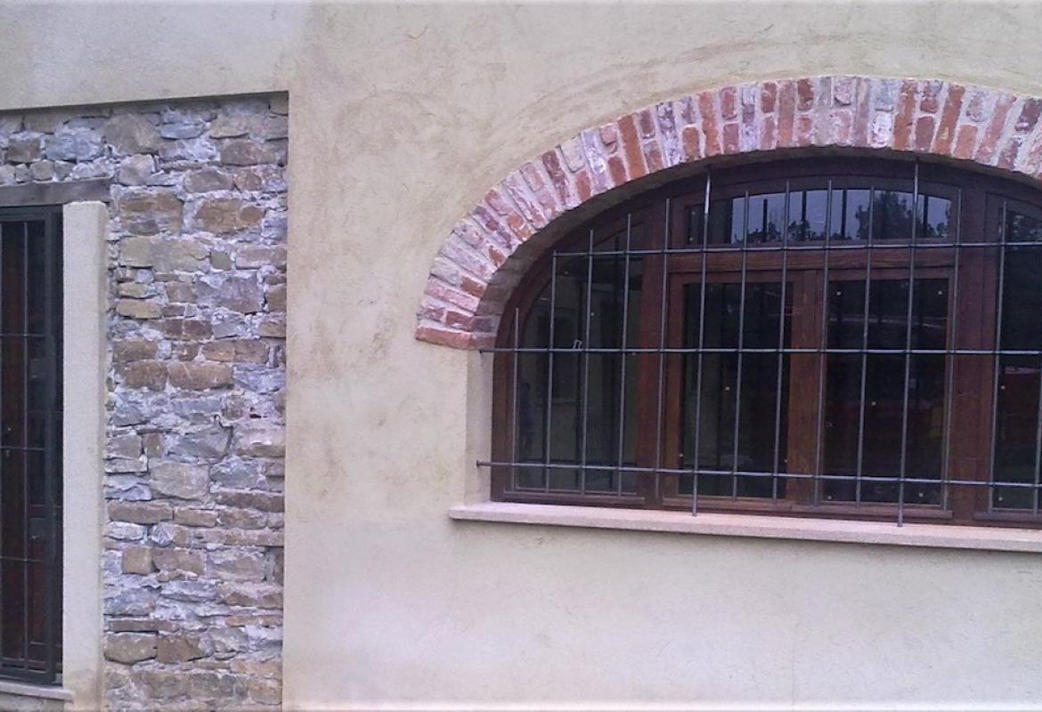 inferiata fissa ad arco ed inferiata apribile