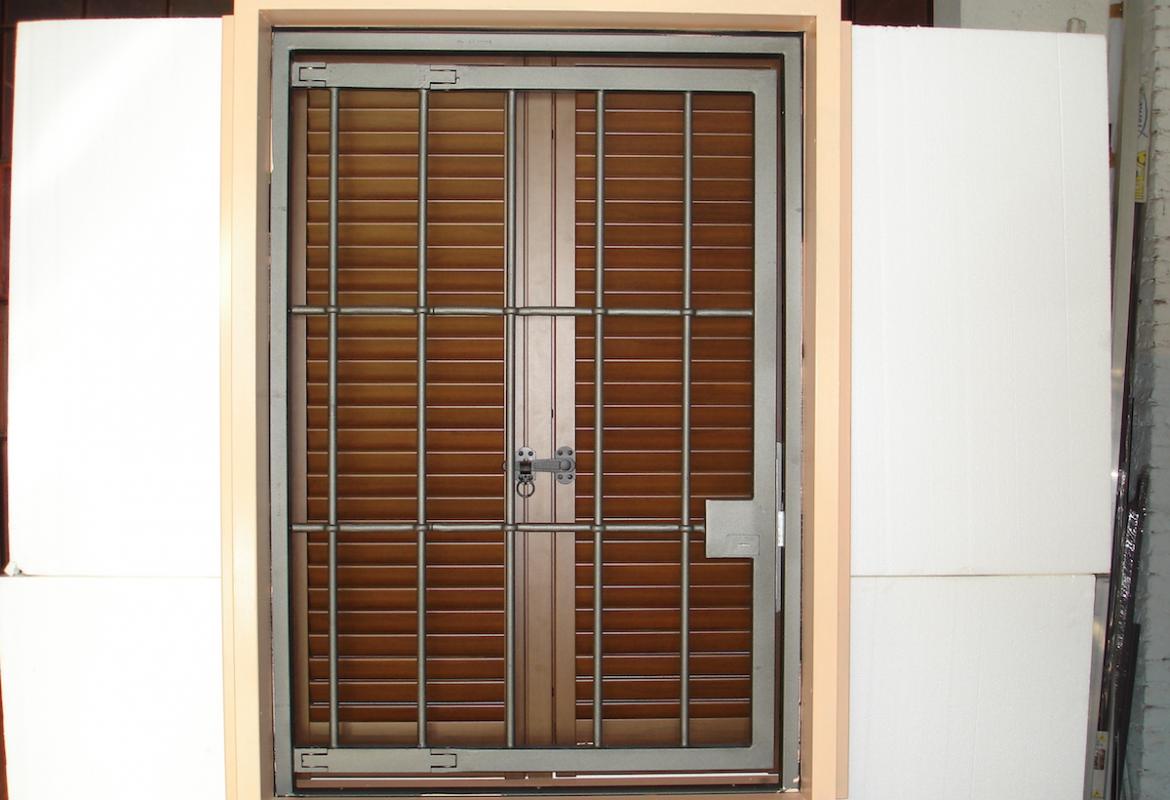 inferiata pieghevole ad un anta (vista interna)