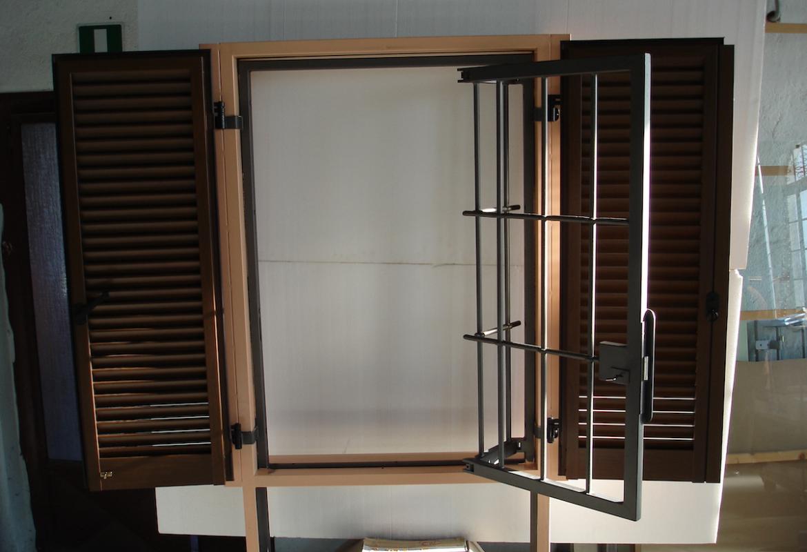 inferiata pieghevole in apertura