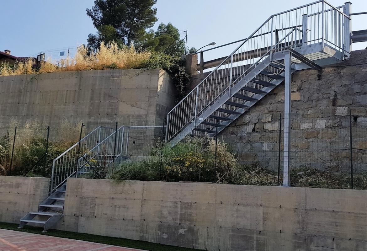 struttura e scala zincata